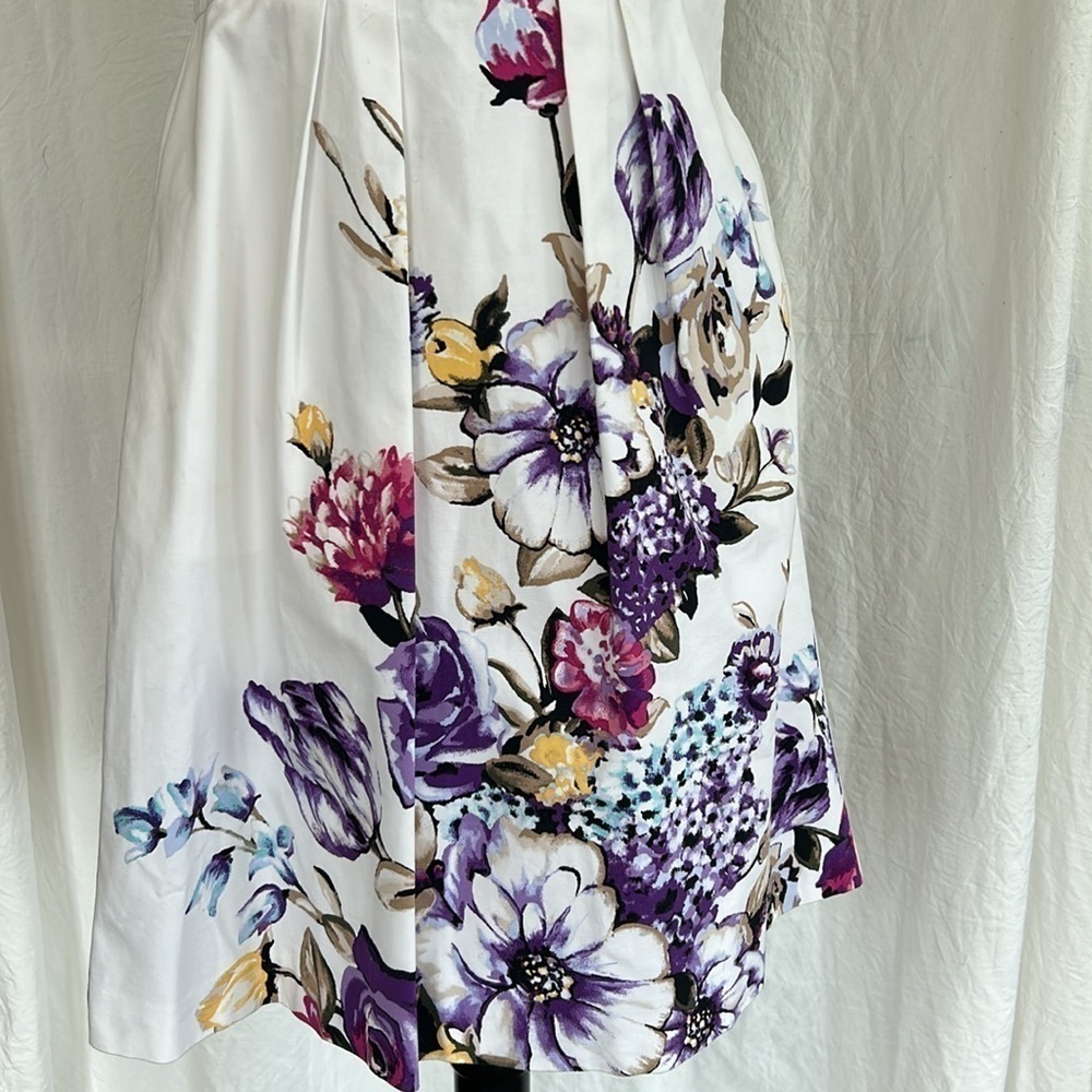 White House Black Market: White Strapless Dress w/ Floral Pattern: Size 0 - Picture 3 of 10
